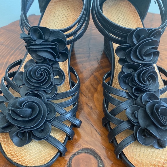 Unbranded Black Rose Detail Wedges, Size 7.5 - Picture 2 of 8